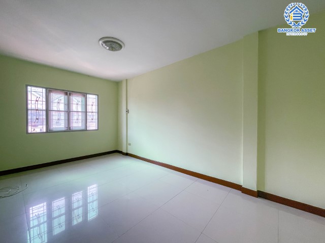 *****ทาวน์เฮ้าส์มือสองย่านนนทบุรี ม.บัวทองธานี กาญจนาภิเษก เนื้อที่ 20.5 ตร.ว. ฟังก์ชัน 4 ห้องนอน 2 ห้องน้ำ ทาวน์เฮ้าส์รีโนเวทเรียบร้อย บนทำเลดี ติดถ.กาญจนาภิเษก เชื่อมต่อถ.บางกรวย-ไทรน้อย, ถ.กาญจนาภิเษก, ถ.ชัยพฤกษ์ ใกล้รถไฟฟ้าสายสีม่วง "สถนีคลองบางไผ่"